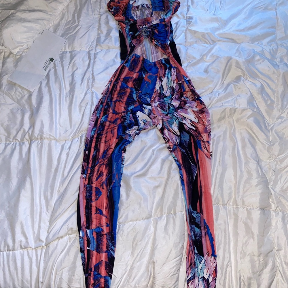 One piece halter - Picture 3 of 5